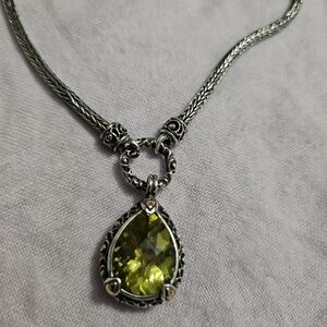 Elegant Sterling Silver Necklace with Peridot Gemstone.